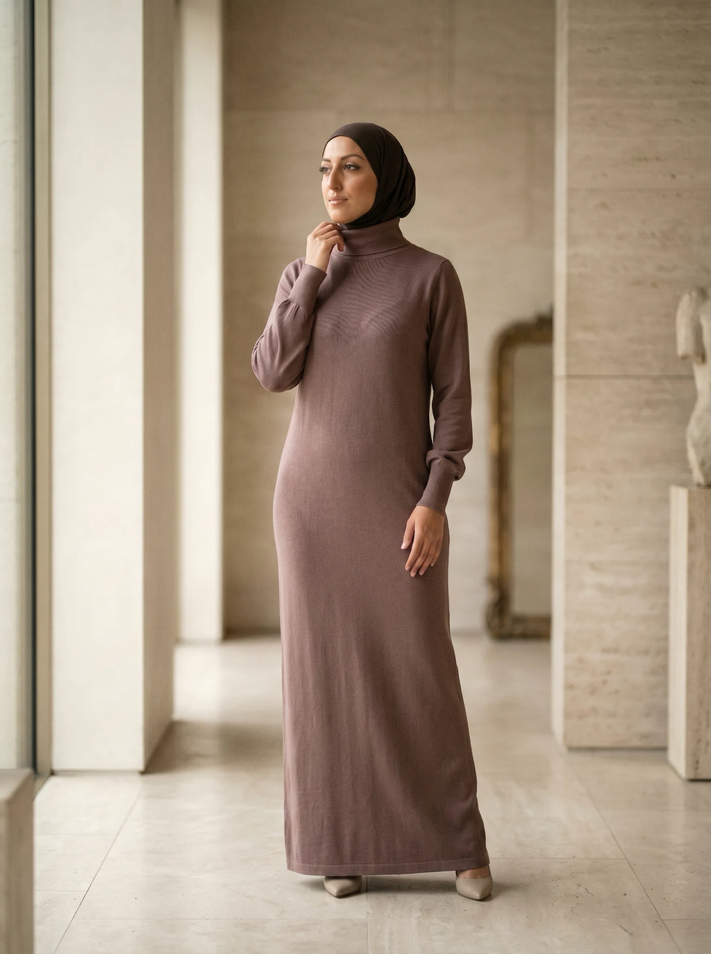 Weites Strickkleid mit Rollkragen