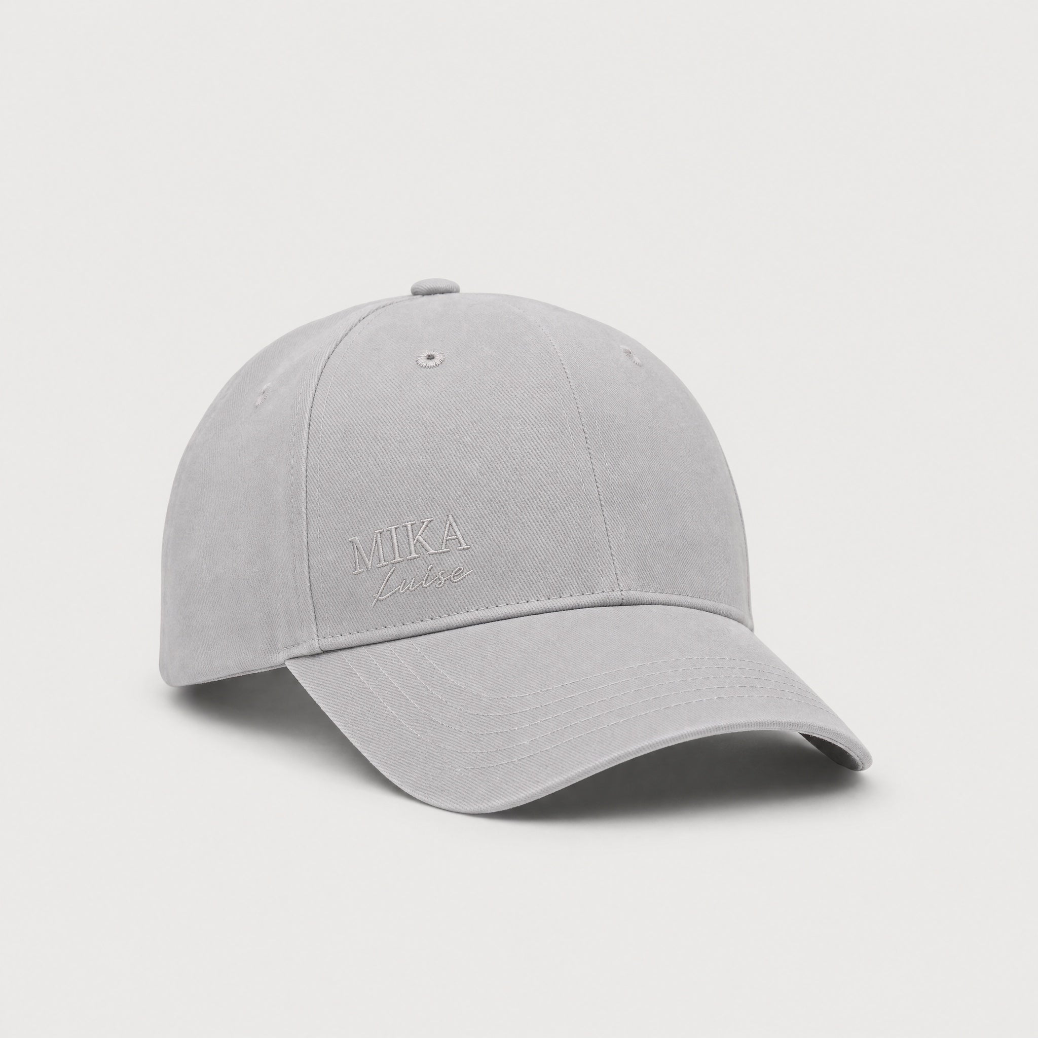 MIKA Cap in Hellgrau mit Ton-in-Ton MIKA-luise-Stick – Produktansicht