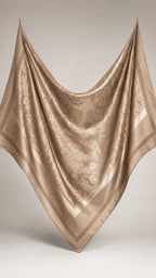 Square Hijab in Braun – im Fall, Größe und Drape