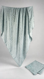 Square Hijab in Grau/Blau – im Fall, Größe und Drape